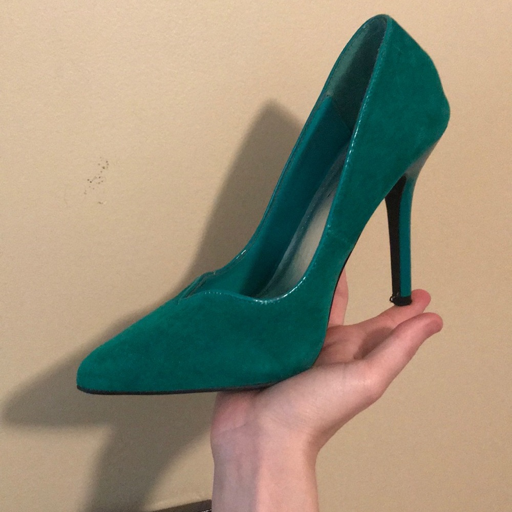 Anne Michelle Green Pointed Heels